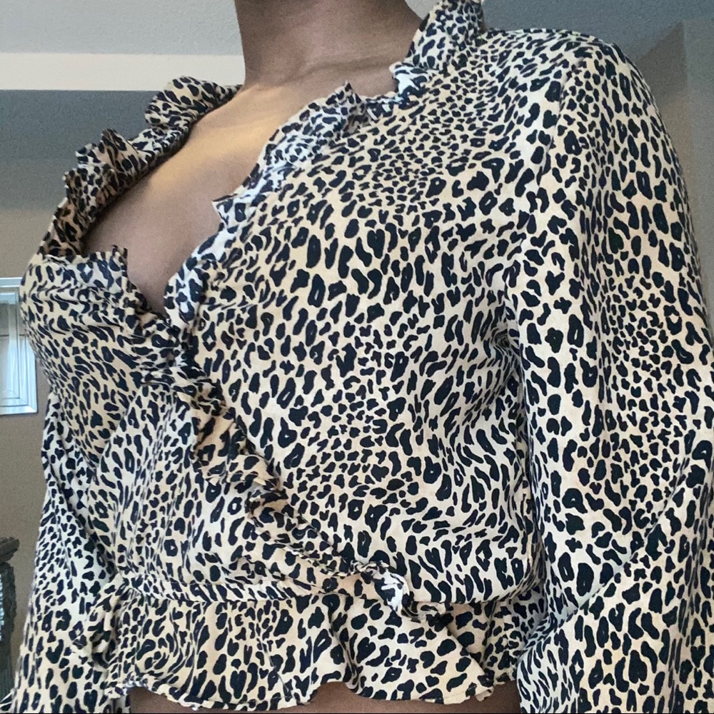 Leopard print long sleeve ruffle crop top